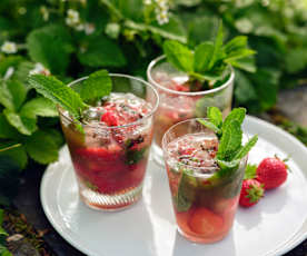 Jordbærmojito med ingefær og myntesirup