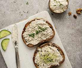 Kanapki z pastą z ogórka i ricotty