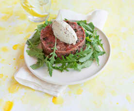 Steak tartare con helado de mostaza a la antigua