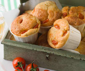 Queques de queijo feta e tomate cereja