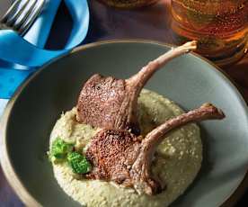 Costolette di agnello con crema di melanzane e menta