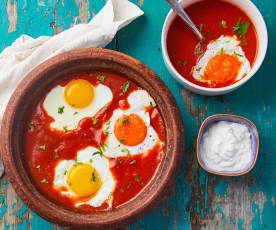 Shakshuka (Crema di pomodori e peperoni con uova)