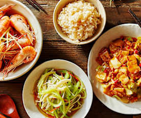 回锅肉/杂粮米饭/盐水河虾/凉拌莴笋金针菇