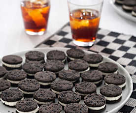 Galletas de aceitunas negras rellenas de queso