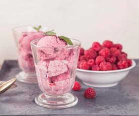 RAW malinovo-mandlová zmrzlina