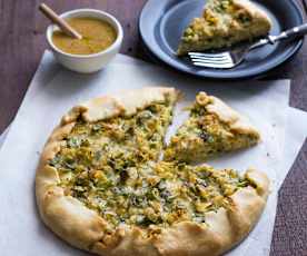 Galette de cebolletas y queso con mayonesa de tofu
