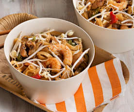 Noodles de pollo y langostinos