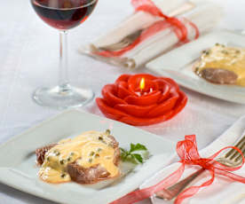 Hovězí steaky přelité smetanovou omáčkou se zeleným pepřem