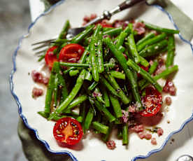 Bohnen-Tomaten-Salat mit Speck