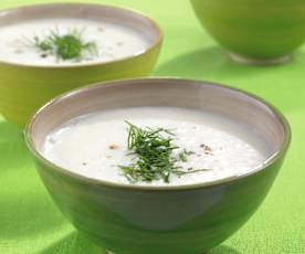 Zuppa di asparagi e aneto 