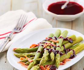 Espárragos con salsa de jamiaca