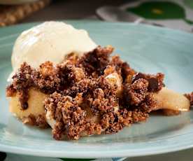 Crumble de pera com chocolate