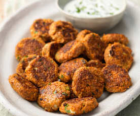 Pikante wortelbeignets met yoghurtdip