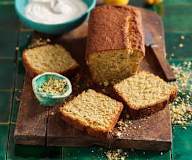 Bolo de curgete, limão e pistácio
