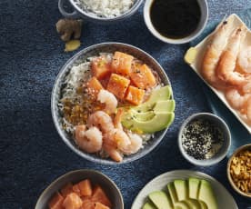 Bowl di riso, avocado e salmone