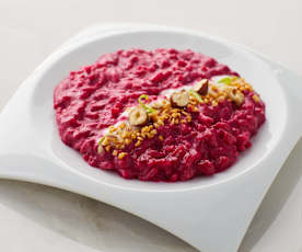 Risotto alla barbabietola rossa con anacardi, nocciole e lime