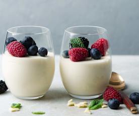 Postre cremoso de chocolate blanco