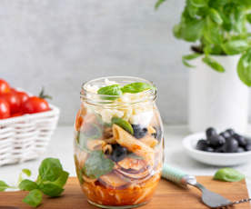 Insalata di pasta con pomodori e spinaci