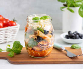 Insalata di pasta con pomodori e spinaci