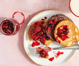 Bananen-Pancakes mit Beeren