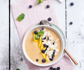 Smoothie bowl z mango i banana