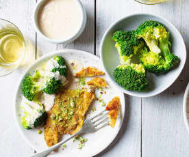 Pollo en costra de pistacho con salsa de miel y mostaza