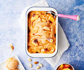 Helado de durazno y almendras