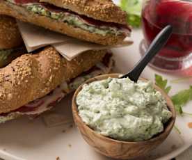 Bocaditos con relleno de rúcula, roquefort y nueces - Cookidoo