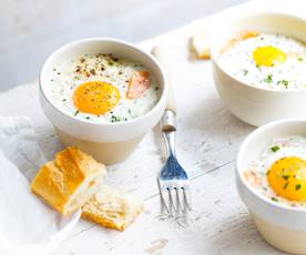 Œufs cocotte au saumon, lardons et mascarpone