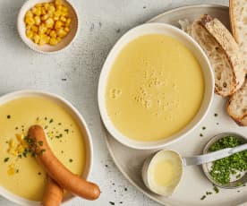 Maissuppe mit Wienerli und Bürli