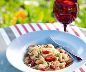 Linguine com camarão e tomate-cereja