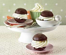 Glasierte Krapfen mit Schlag