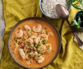 Gulasz z owoców morza z ryżem