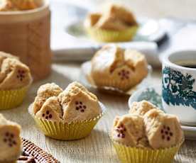 Gula Melaka Huat Kuih (Palm Sugar Steamed Cupcakes) 