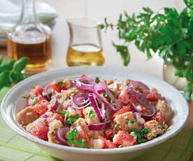 Panzanella con mandorle e acciughe