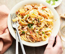 Tagliatelle aux crevettes et aux tomates séchées