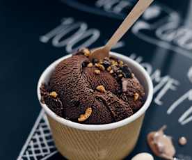Kaffeeeis mit Mokkabohnen und Amarettini
