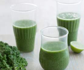 Kale, chia, pear and orange smoothie