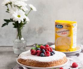 Kukurydziany biszkopt z owocami