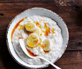 Kokosowy pudding ryżowy z bananem