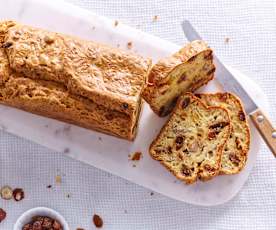 Cake aux chèvre, raisins et noisettes