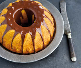 Bolo de cenoura com cobertura de chocolate