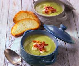 Vellutata di broccoli con speck e Asiago