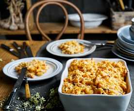 Macarrão com frango e molho de queijo