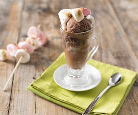 Gelato al mocaccino e nocciole con marshmallow