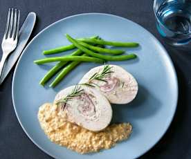 Rollè di tacchino con trittico di salumi e salsa ai funghi