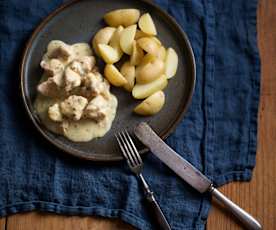 Coelho de fricassé com batata nova