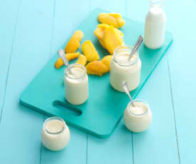 Yaourt au lait concentré et à la mangue
