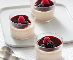 Parfait de turrón con coulis de frutos rojos