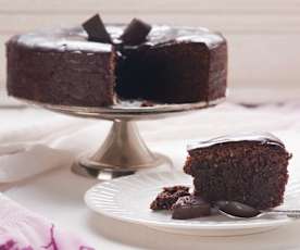 Bol Çikolatalı ve Bademli Kek